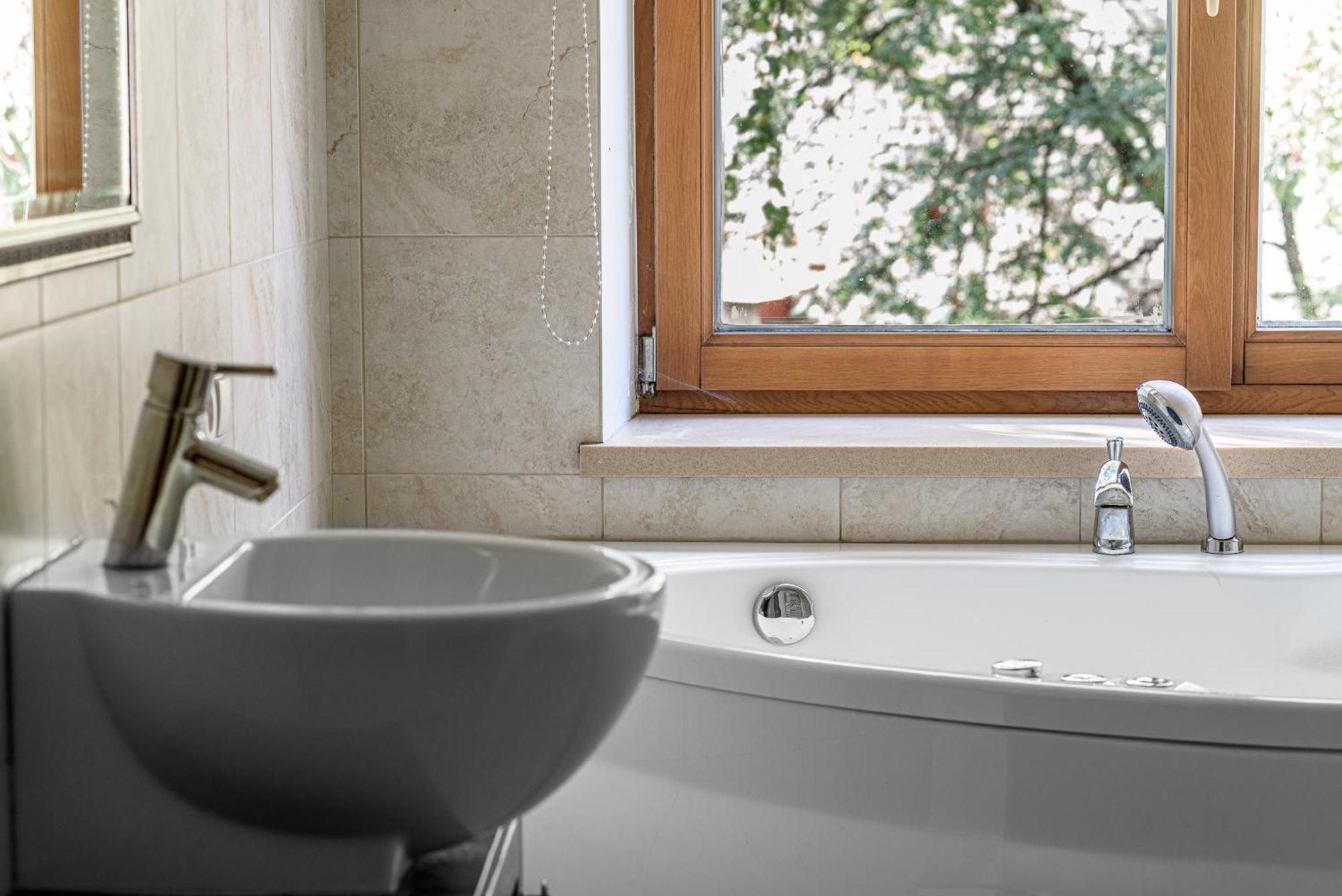 Jacuzzi Apartments X Free Parking X Self Check-In 24X7 By H&H Wilna Exterior foto